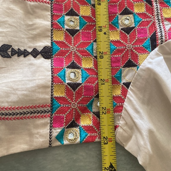 Embroidered top size: Women Large - Picture 9 of 9